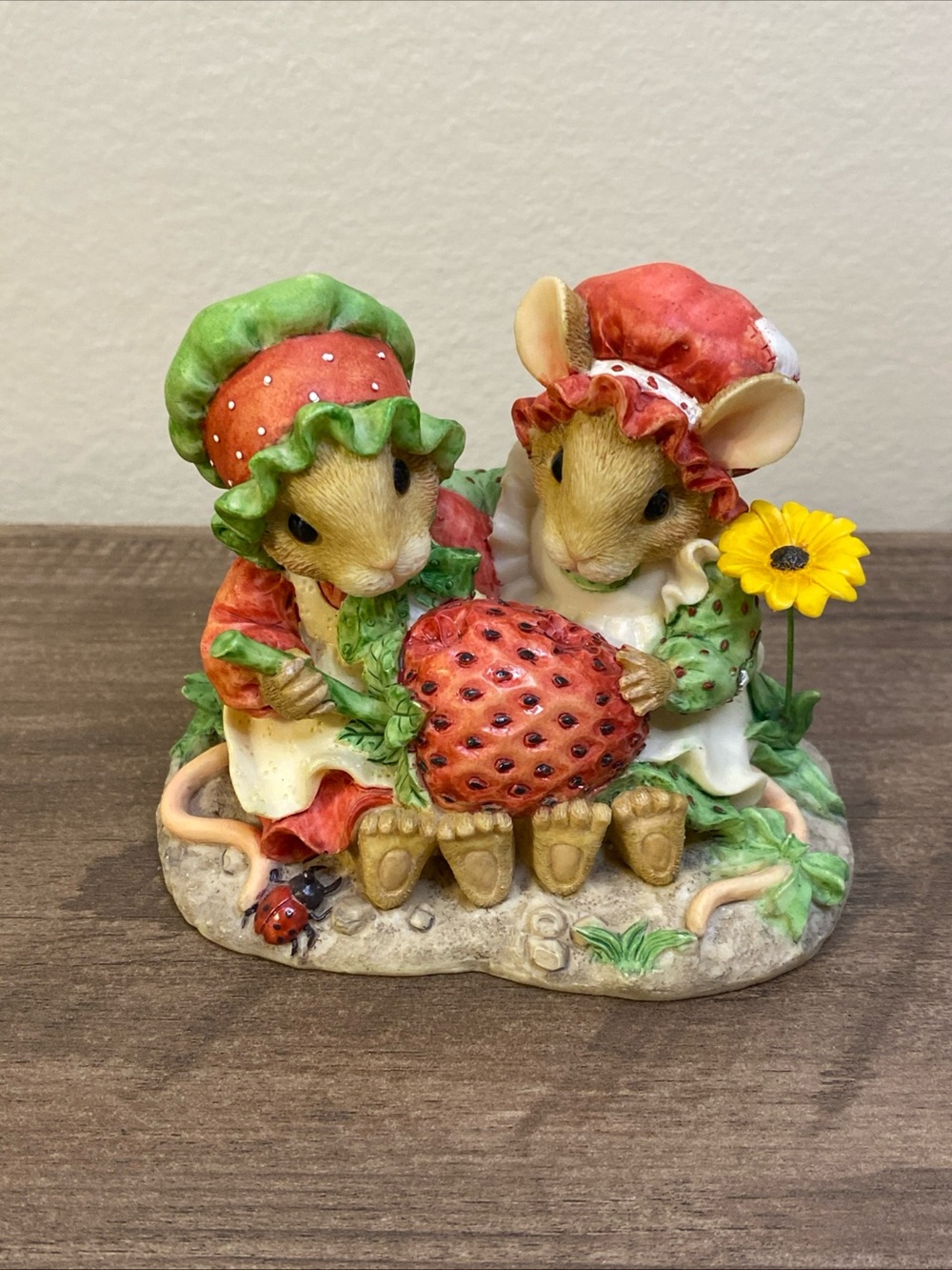 Vintage 1997 Enesco Priscilla's Mouse Tales Strawberry Shortcake Figurine 295825